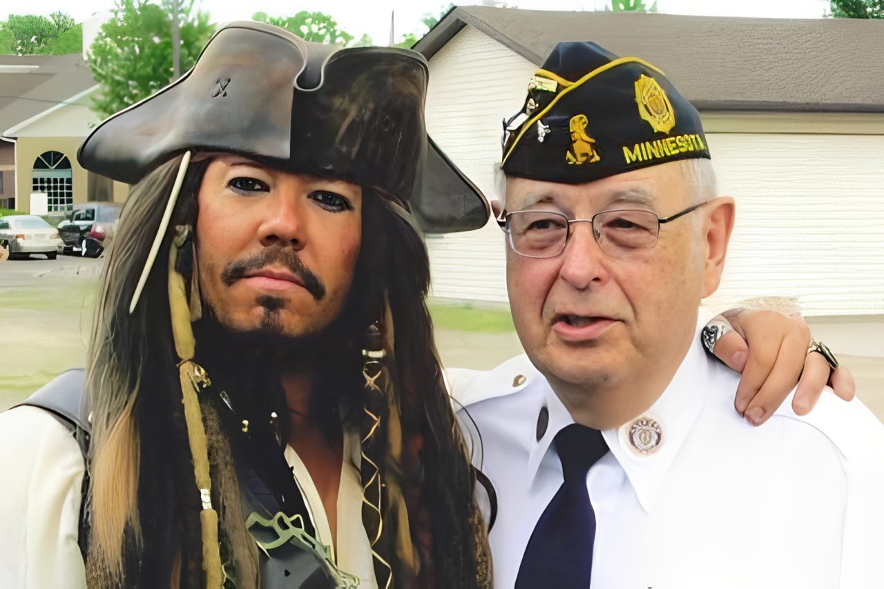 Pirate and veteran posing together
